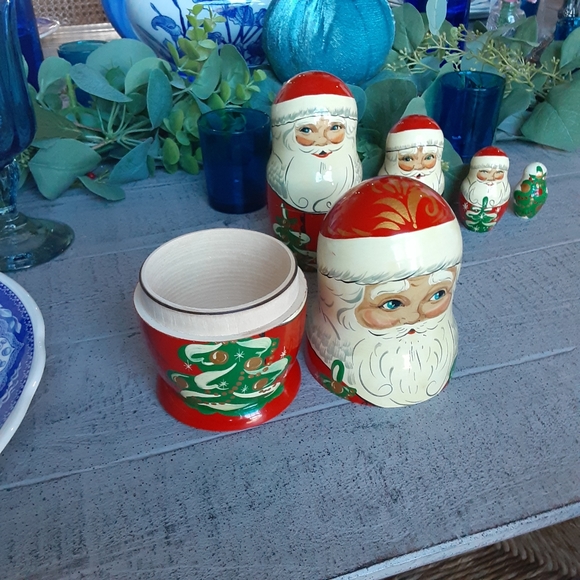 Nesting Santas & Tree, Signed & Holiday Message in what we guess to be Cyrillic. - Picture 9 of 12